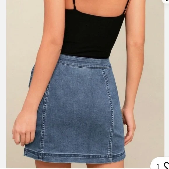 Free People Little Daisies Medium Wash Denim Button Front Mini Skirt Size 4 - Picture 2 of 7